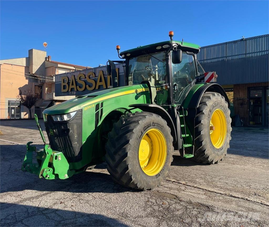 John Deere 8370 R Traktory