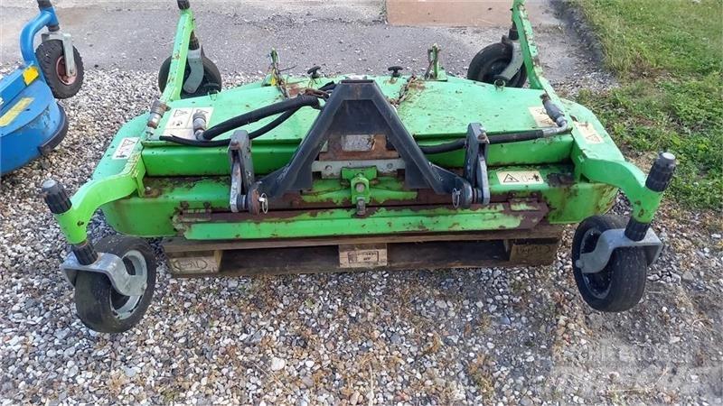  - - -  150 Cm Hydr. Sekačky namontované a tažené
