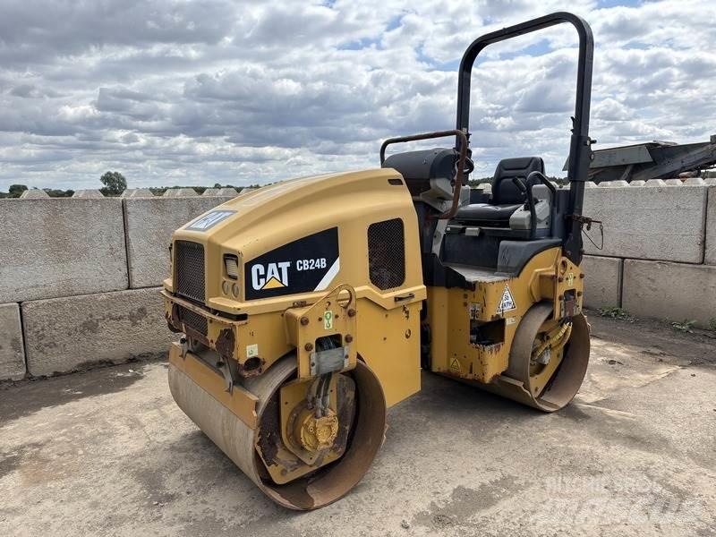 CAT CB24 B Tandemové válce