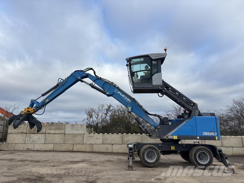 Fuchs MHL320 Stroje pro manipulaci s odpadem