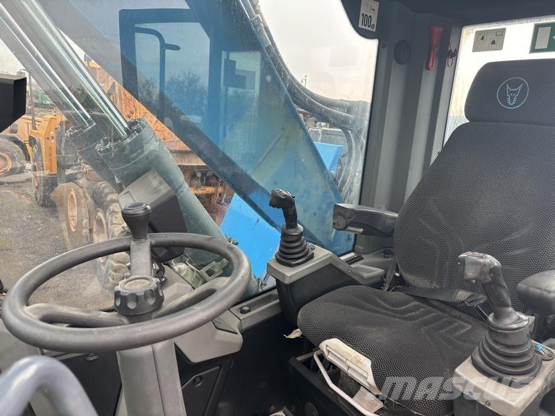 Fuchs MHL320 Stroje pro manipulaci s odpadem