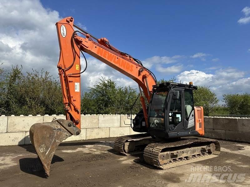 Hitachi ZX135 Pásová rýpadla