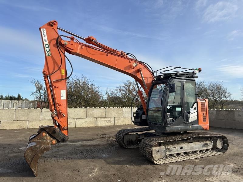 Hitachi ZX135 Pásová rýpadla