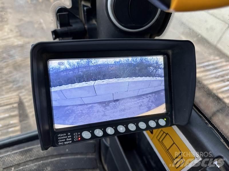 JCB JS370 LC T4 Pásová rýpadla