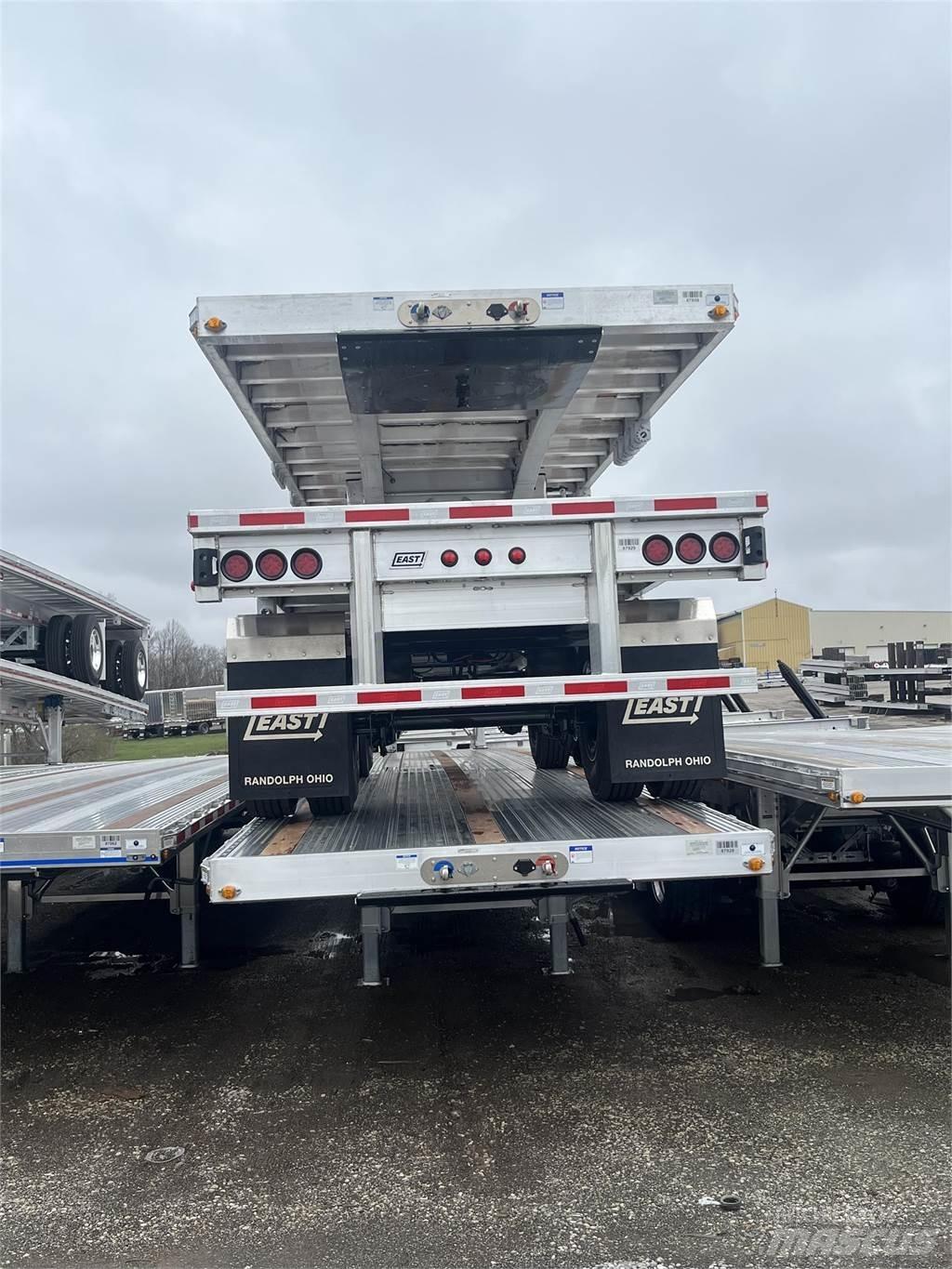East Mfg FLATBED Valníky