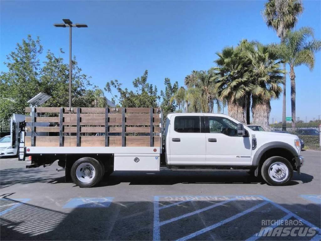 Ford F550 CREW CAB 4 Skříňová nástavba