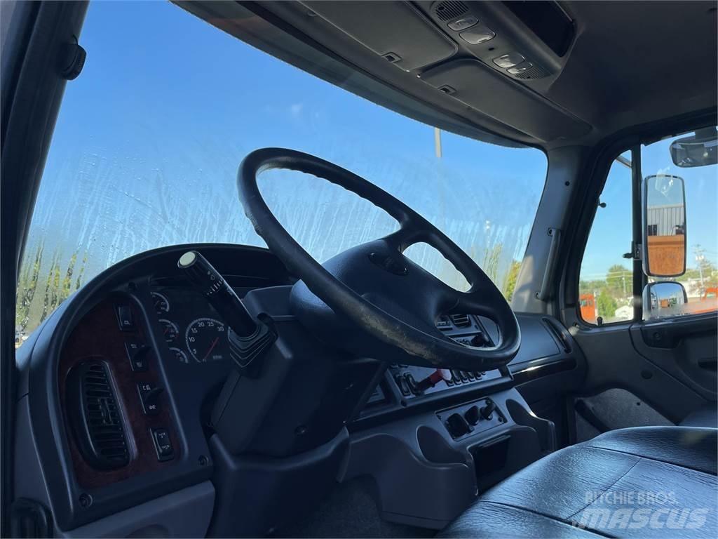 Freightliner 114SD Nákladní vozidlo bez nástavby