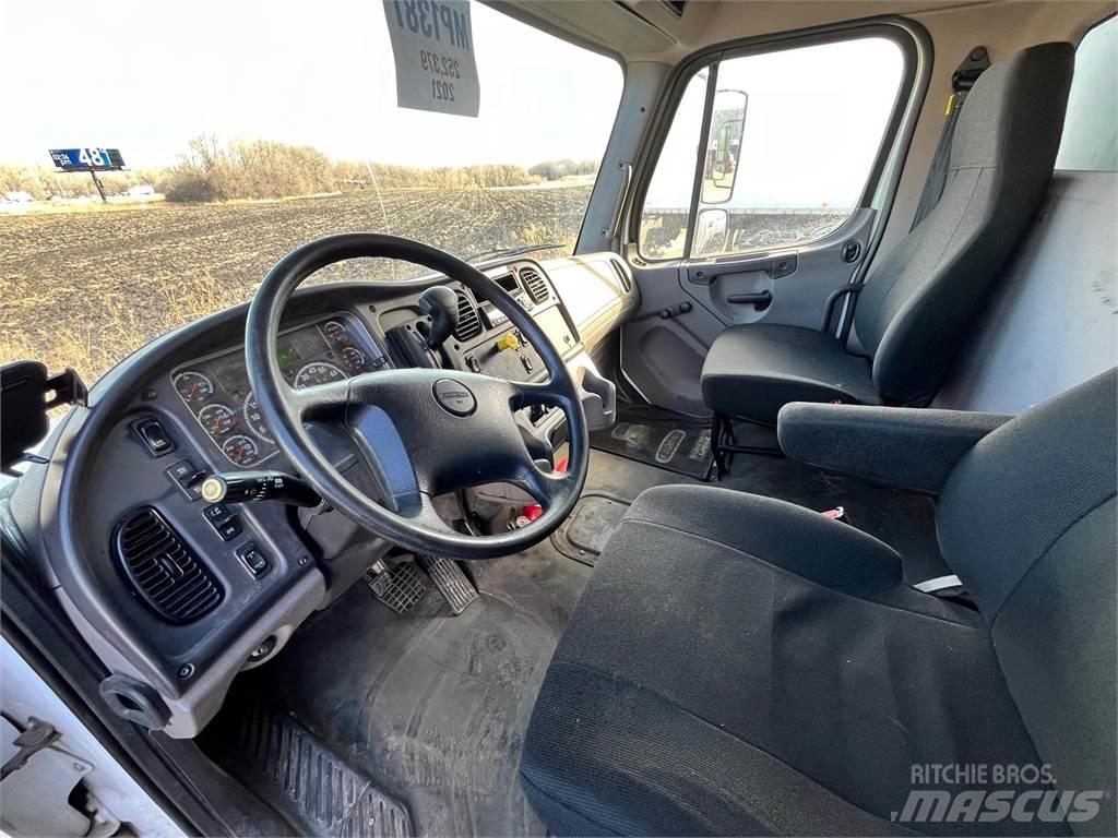 Freightliner M2 106 Skříňová nástavba