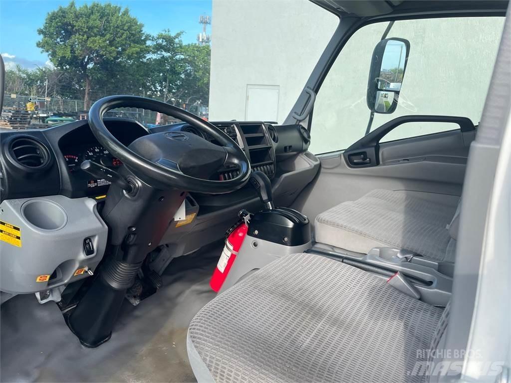 Hino 195 Skříňová nástavba