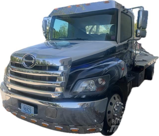 Hino 258ALP Hákový nosič kontejnerů