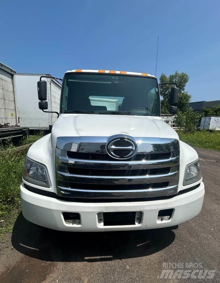 Hino 268A Nákladní vozidlo bez nástavby