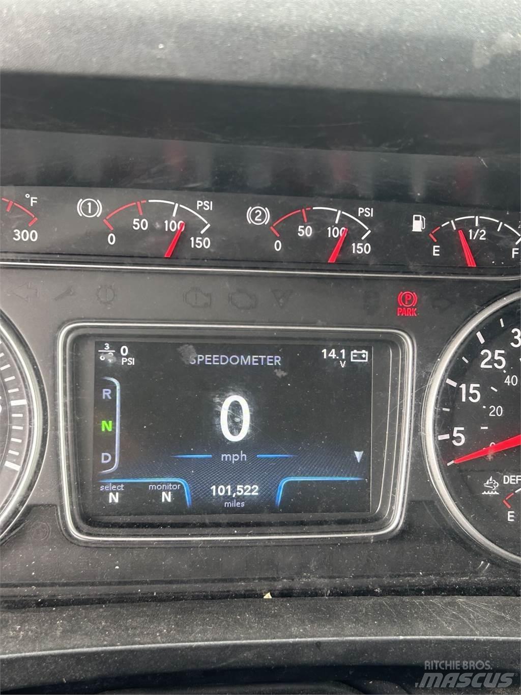 International 4300 Skříňová nástavba