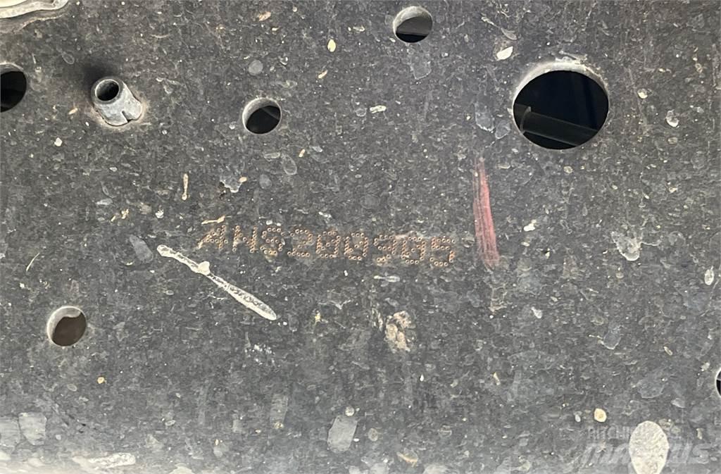 Isuzu NPR DC Skříňová nástavba