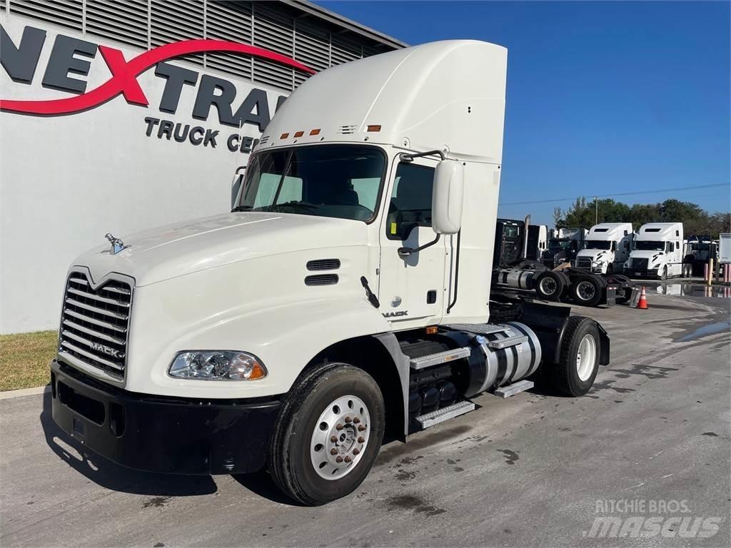 Mack CXU612 Tahače