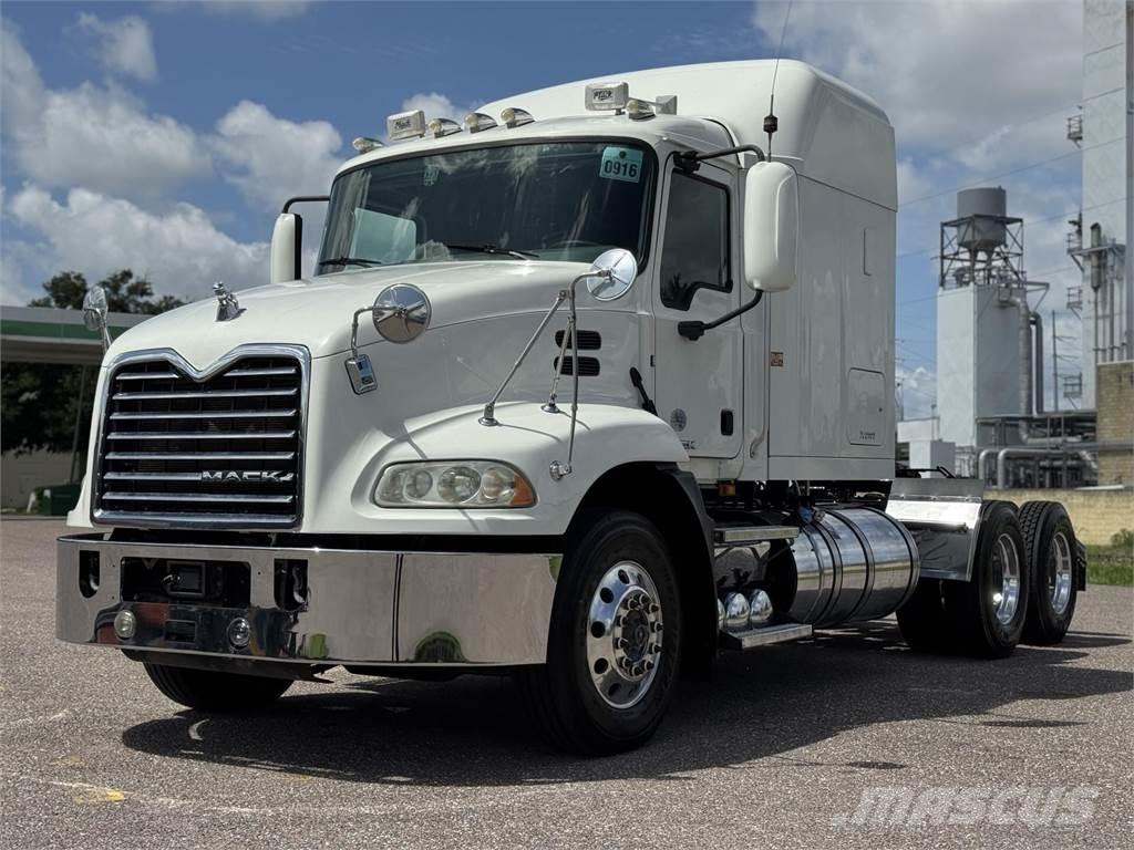 Mack CXU613 Tahače