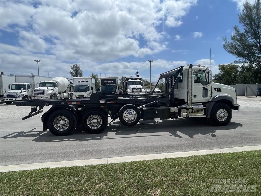 Mack GR64B Tahače