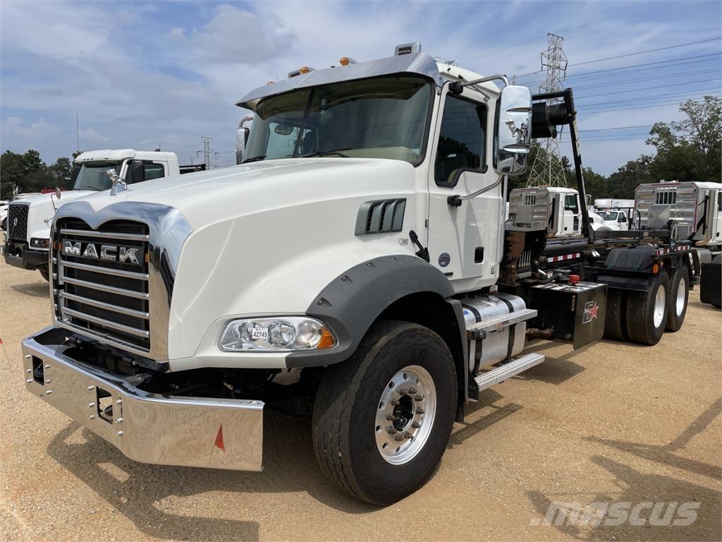 Mack GR64B Další
