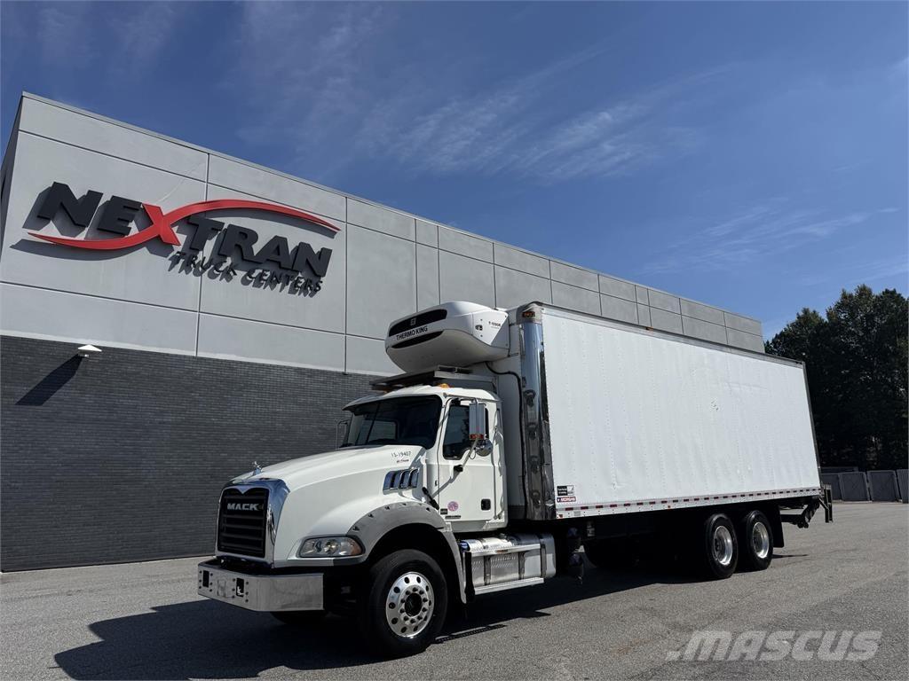 Mack GR64B9 Skříňová nástavba