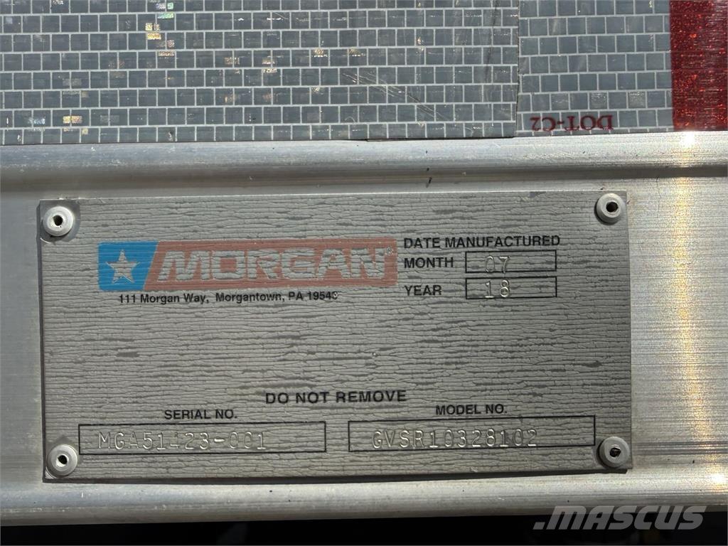 Mack GR64B9 Skříňová nástavba