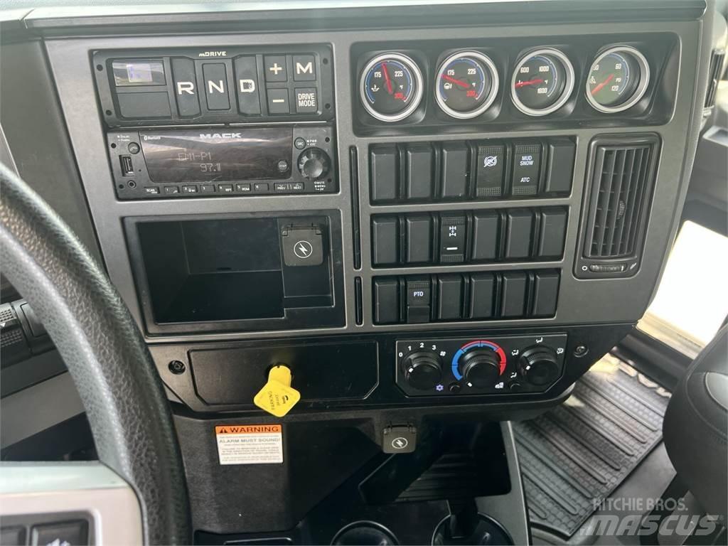 Mack GR64BR Další