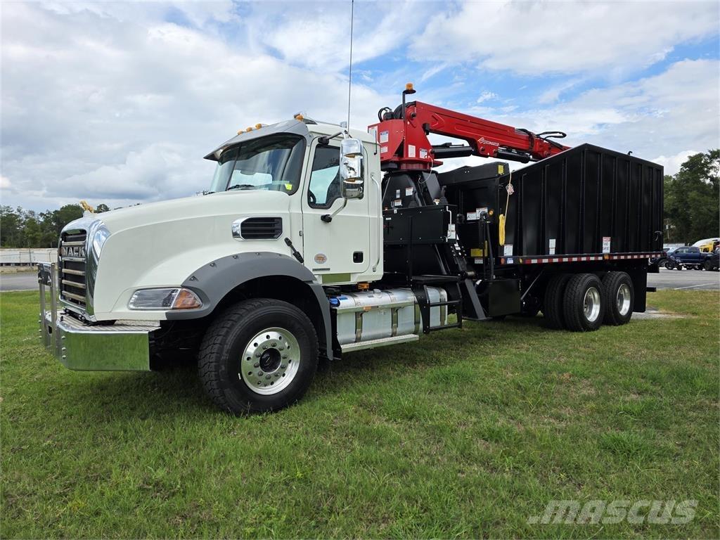 Mack GR64BR Sklápěče