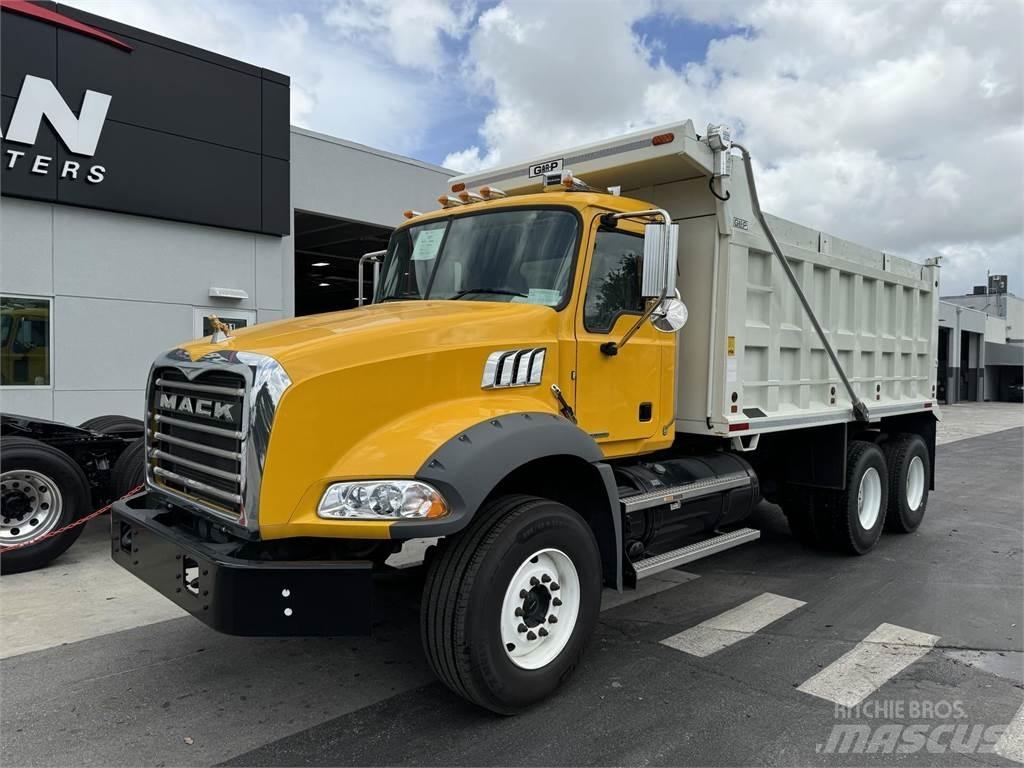 Mack GR64BRX Sklápěče