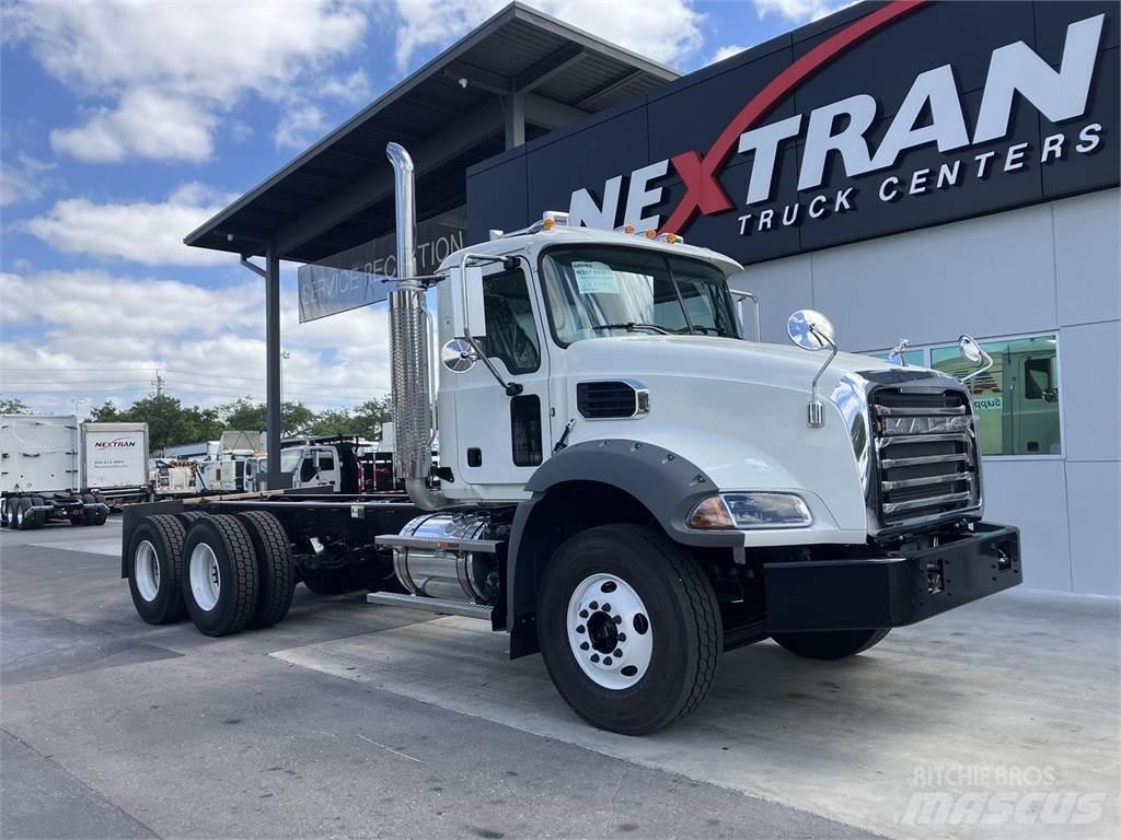 Mack GR64BX Sklápěče