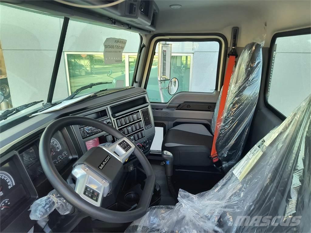 Mack GR64BX Sklápěče