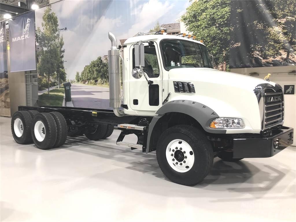 Mack GR64BX Sklápěče