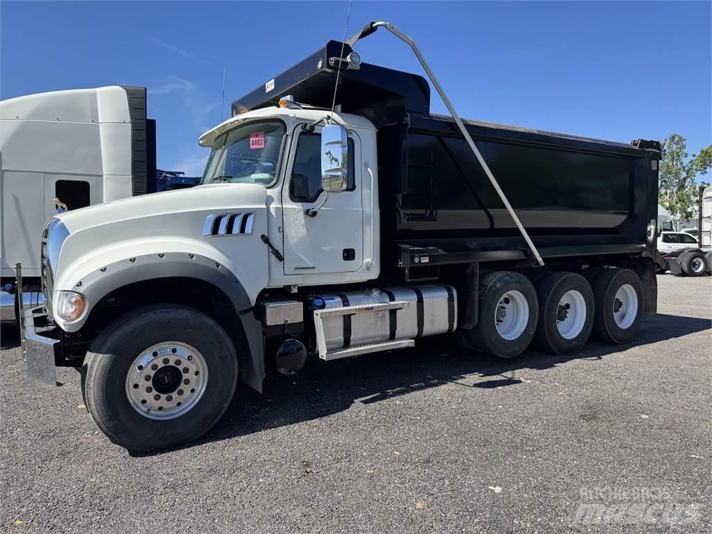 Mack GR64F Sklápěče