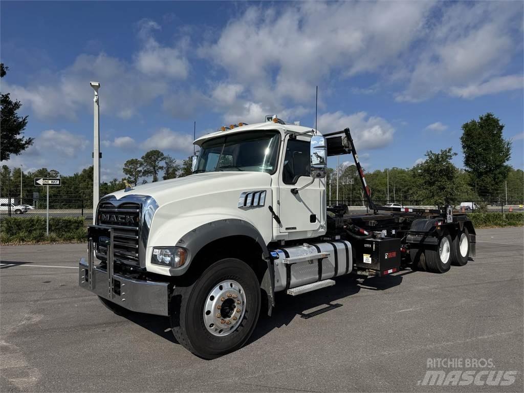 Mack GR64F Další