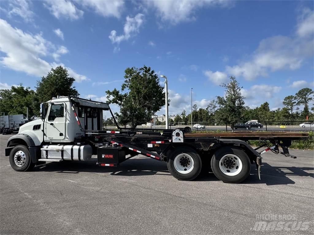 Mack GR64F Další