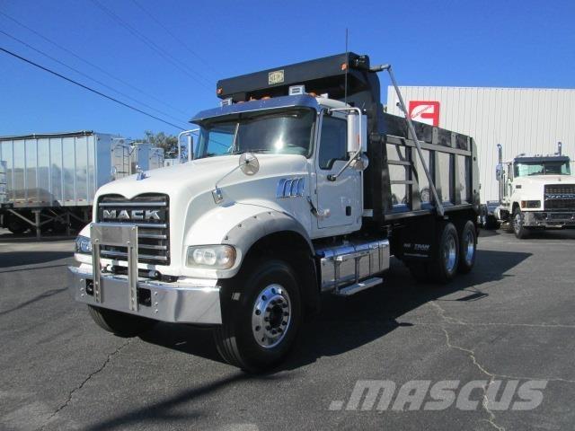 Mack GR64F Sklápěče