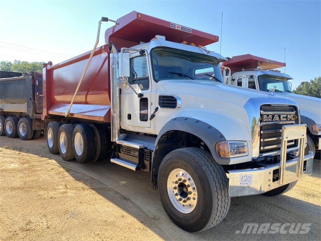 Mack GR64F Sklápěče