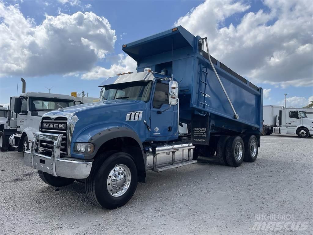 Mack GR64FR Sklápěče