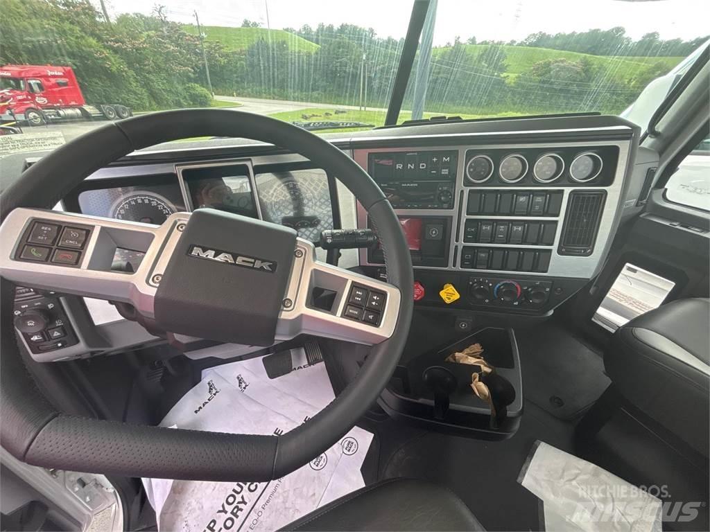 Mack GR64FT Tahače