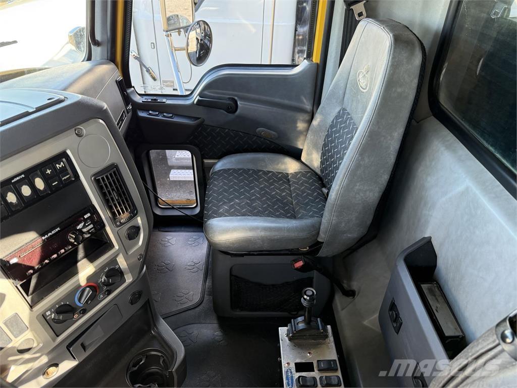 Mack GU713 Sklápěče