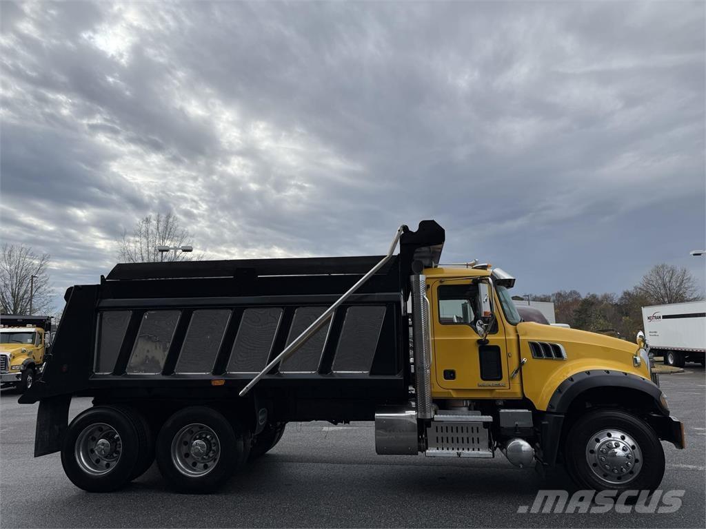 Mack GU713 Sklápěče