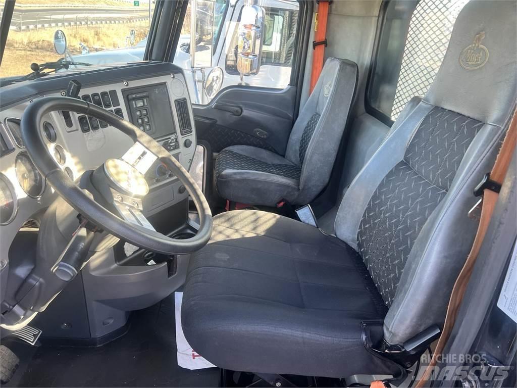 Mack GU813 Další