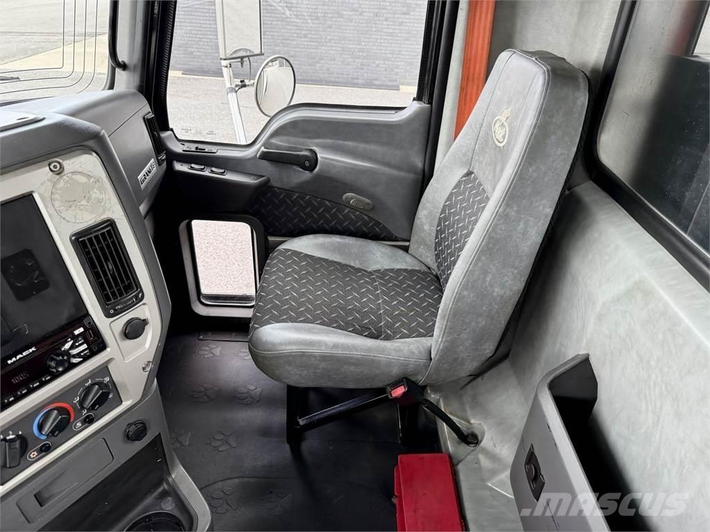 Mack GU813 Další
