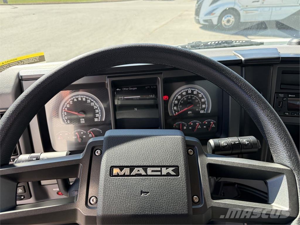 Mack MD6 42R Skříňová nástavba
