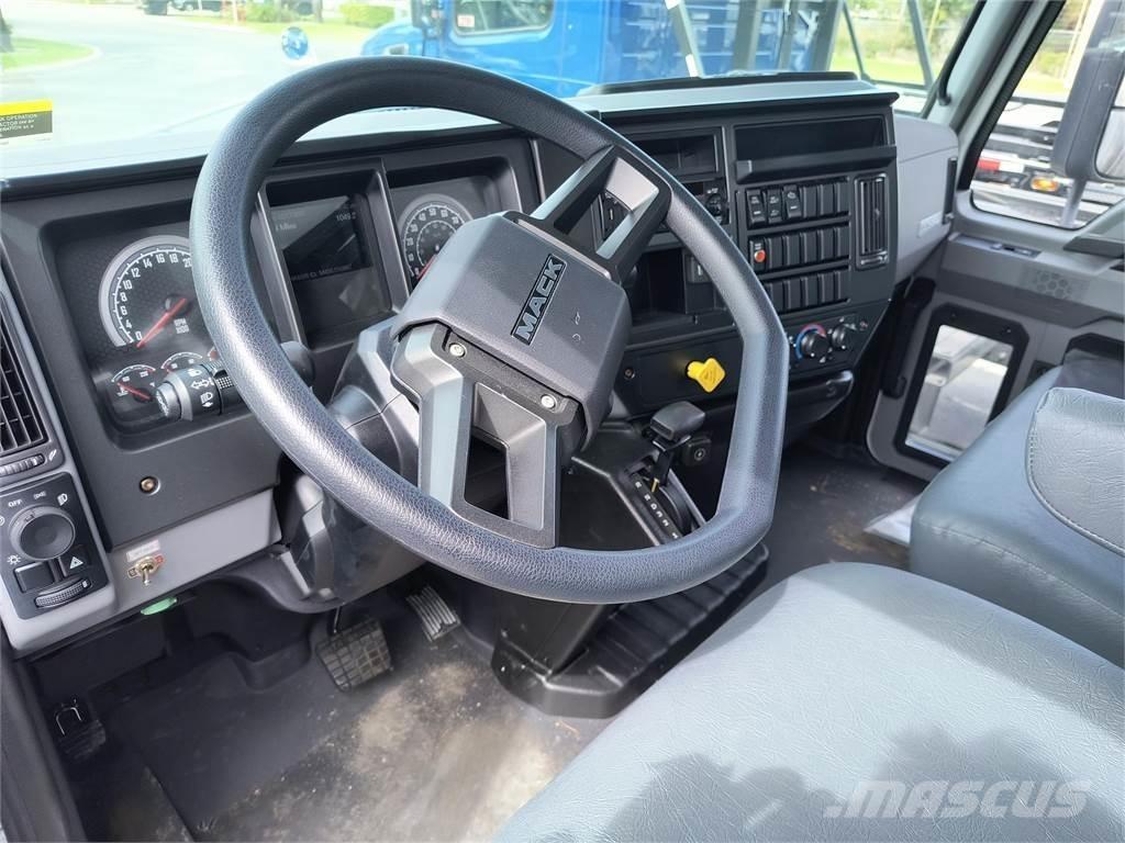 Mack MD6 42R Skříňová nástavba