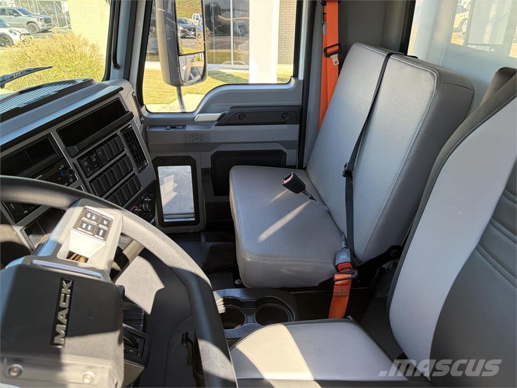 Mack MD6 42R Skříňová nástavba