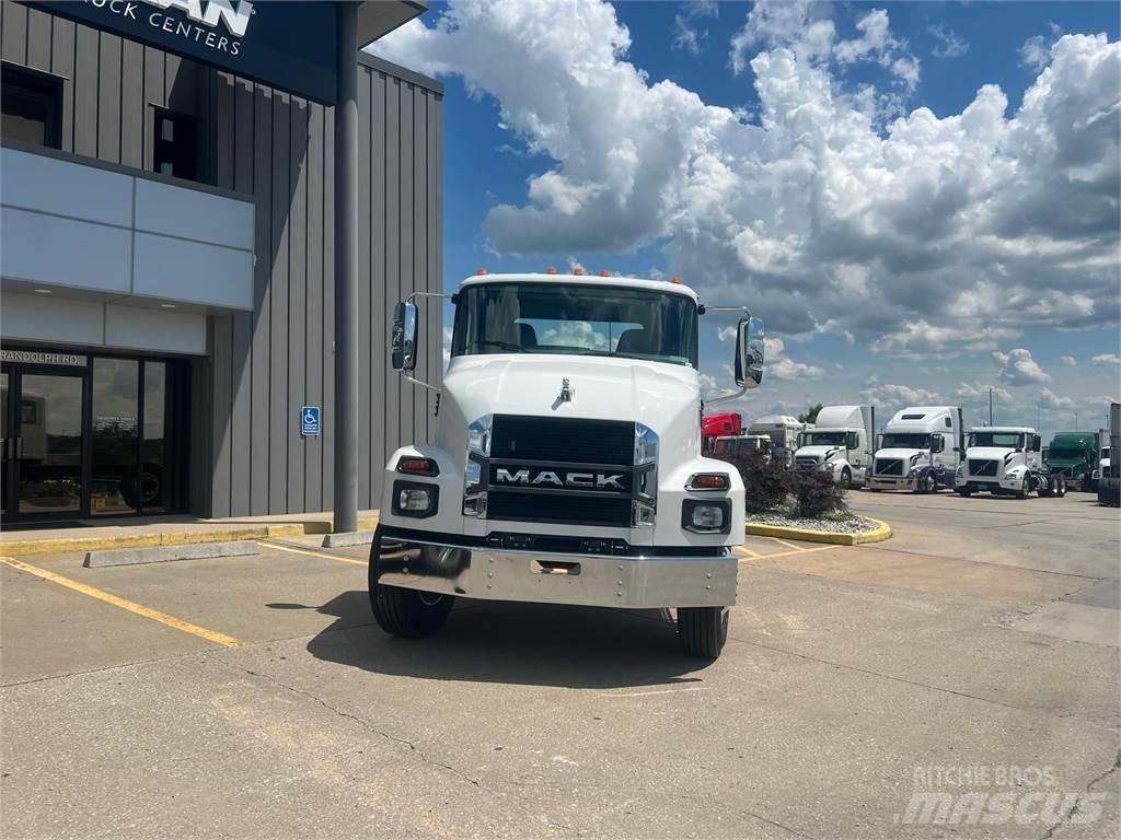 Mack MD642 Nákladní vozidlo bez nástavby
