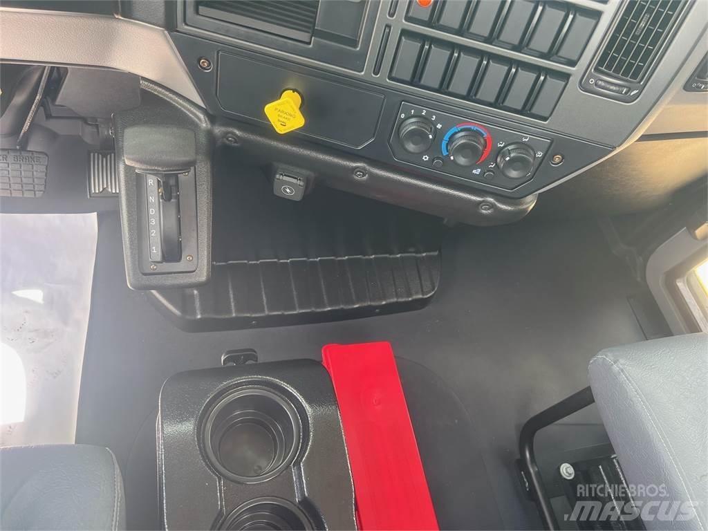 Mack MD642 Nákladní vozidlo bez nástavby