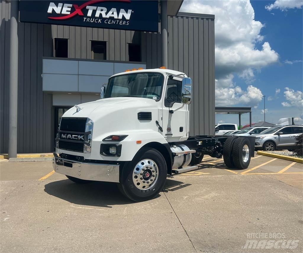 Mack MD642 Nákladní vozidlo bez nástavby