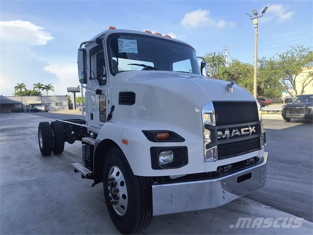 Mack MD7 42R Nákladní vozidlo bez nástavby