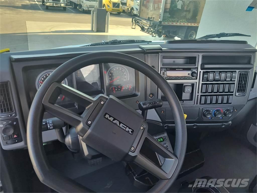 Mack MD7 42R Nákladní vozidlo bez nástavby