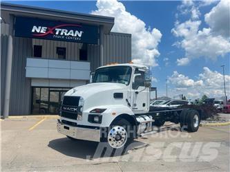 Mack MD742 Nákladní vozidlo bez nástavby