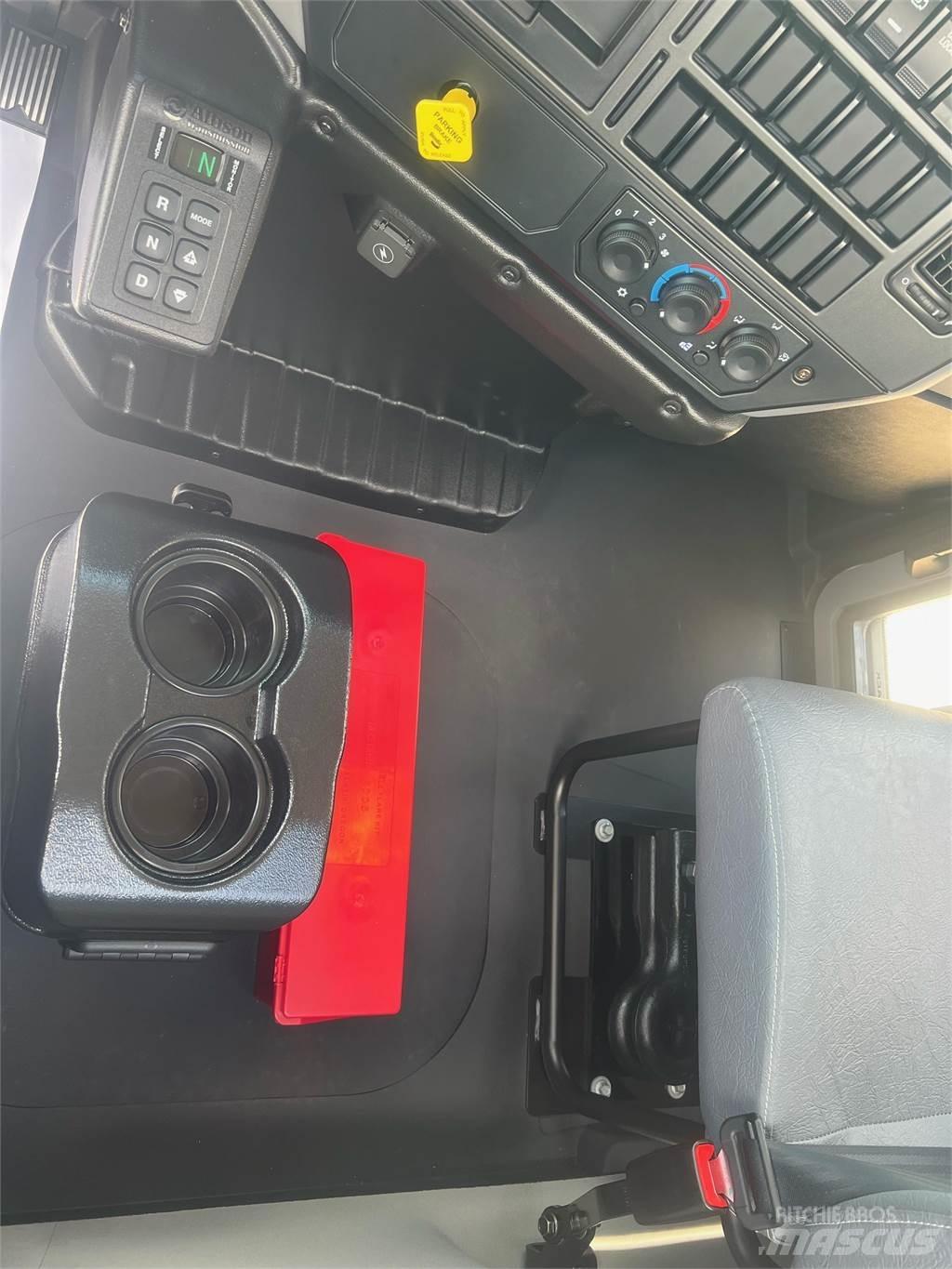 Mack MD742 Nákladní vozidlo bez nástavby
